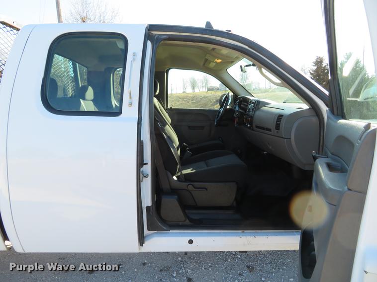 image for item DG3923 2010 Chevrolet Silverado 2500HD Ext. Cab pickup truck