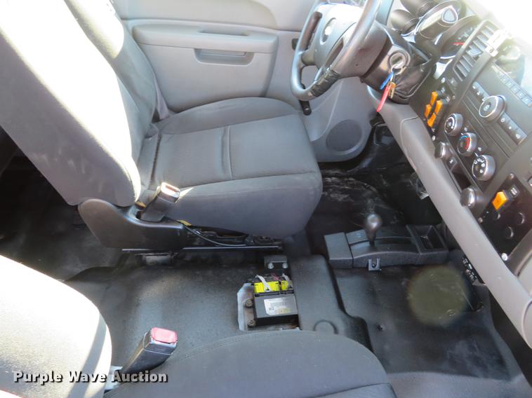 image for item DG3923 2010 Chevrolet Silverado 2500HD Ext. Cab pickup truck