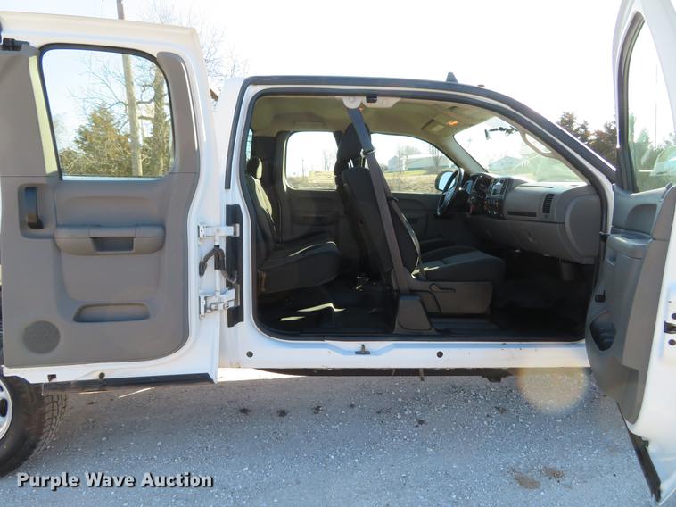 image for item DG3923 2010 Chevrolet Silverado 2500HD Ext. Cab pickup truck