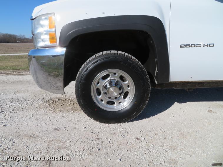 image for item DG3923 2010 Chevrolet Silverado 2500HD Ext. Cab pickup truck