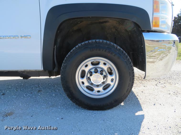 image for item DG3923 2010 Chevrolet Silverado 2500HD Ext. Cab pickup truck