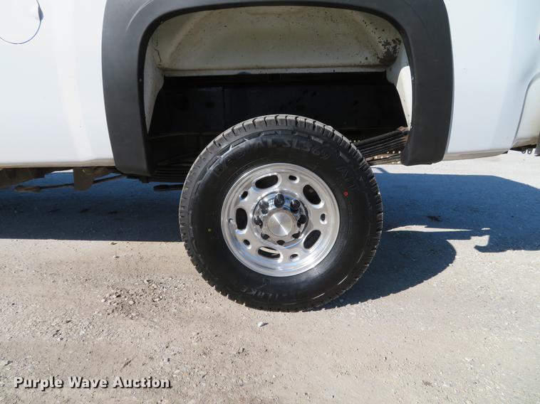 image for item DG3923 2010 Chevrolet Silverado 2500HD Ext. Cab pickup truck