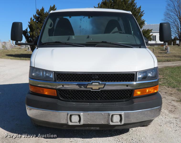 image for item DG3924 2011 Chevrolet Express G4500 cab and chassis