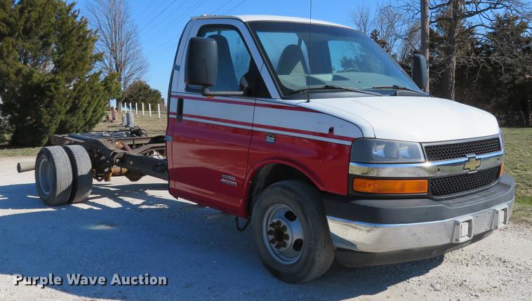 image for item DG3924 2011 Chevrolet Express G4500 cab and chassis