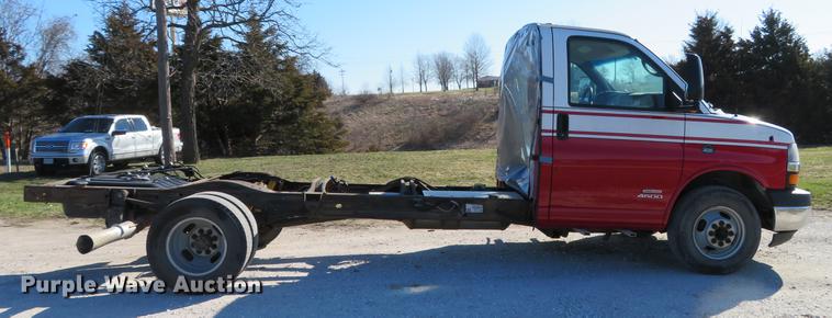 image for item DG3924 2011 Chevrolet Express G4500 cab and chassis