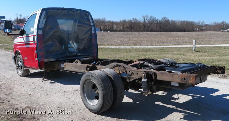image for item DG3924 2011 Chevrolet Express G4500 cab and chassis