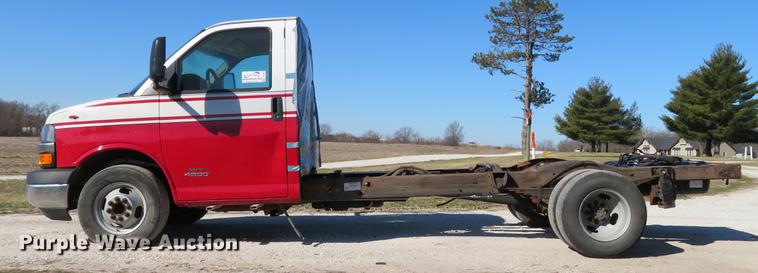 image for item DG3924 2011 Chevrolet Express G4500 cab and chassis