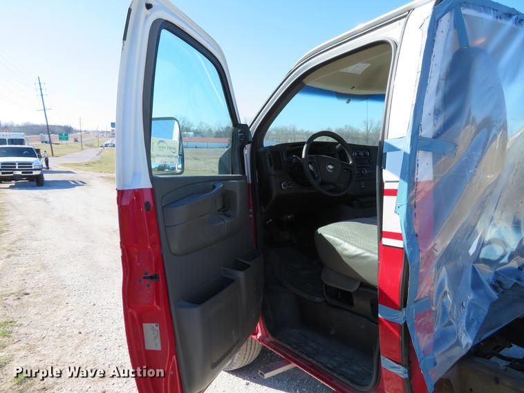 image for item DG3924 2011 Chevrolet Express G4500 cab and chassis