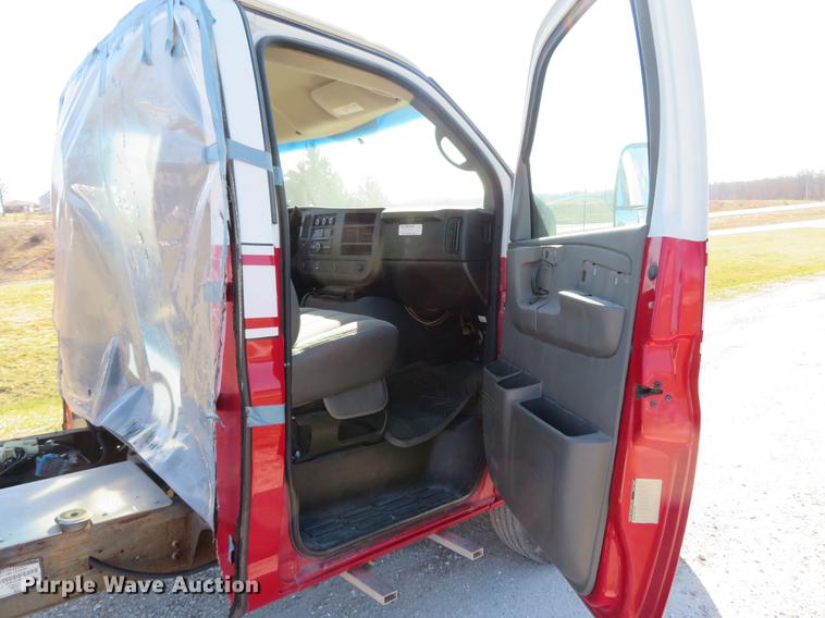 image for item DG3924 2011 Chevrolet Express G4500 cab and chassis