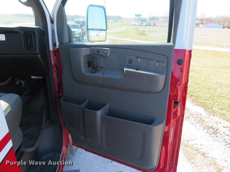 image for item DG3924 2011 Chevrolet Express G4500 cab and chassis