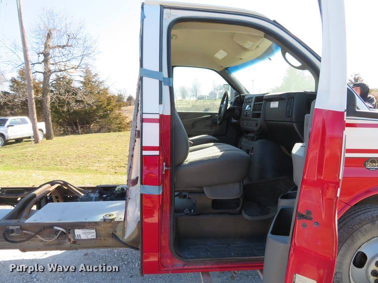 image for item DG3924 2011 Chevrolet Express G4500 cab and chassis