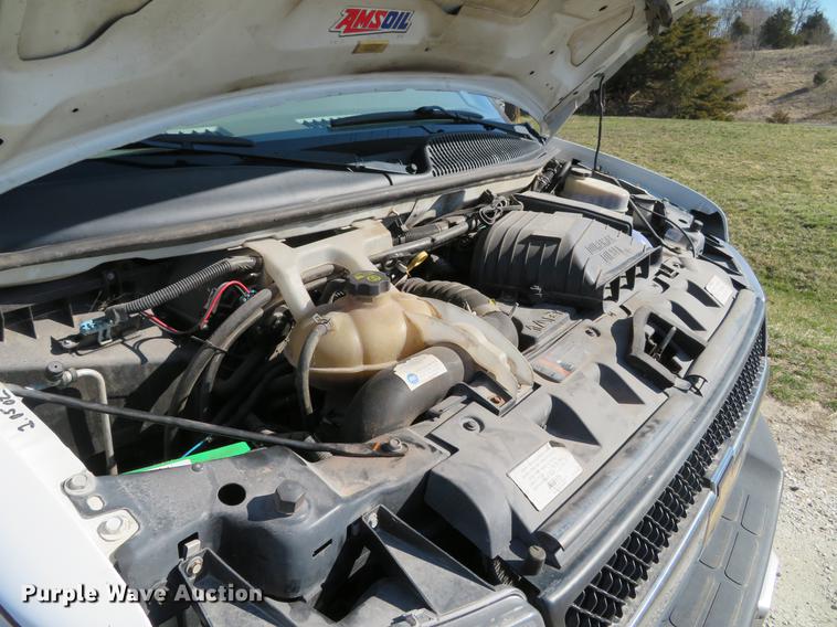 image for item DG3924 2011 Chevrolet Express G4500 cab and chassis