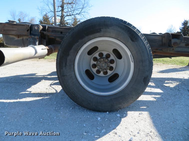 image for item DG3924 2011 Chevrolet Express G4500 cab and chassis