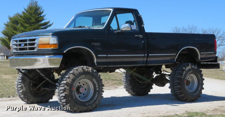 image for item DG3928 1994 Ford F350 XLT pickup truck