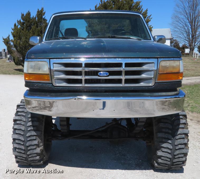 image for item DG3928 1994 Ford F350 XLT pickup truck