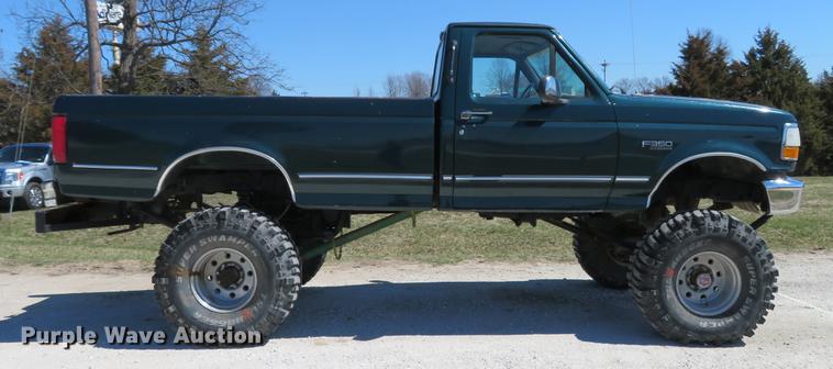image for item DG3928 1994 Ford F350 XLT pickup truck