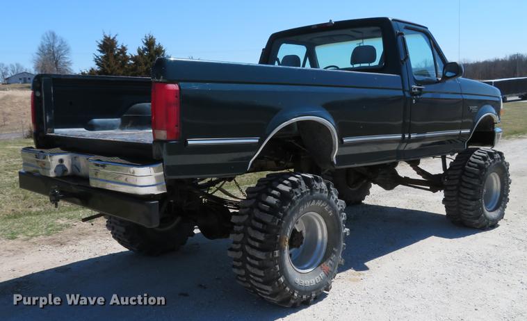 image for item DG3928 1994 Ford F350 XLT pickup truck
