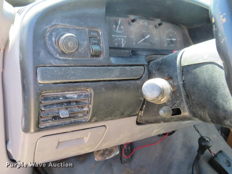 image for item DG3928 1994 Ford F350 XLT pickup truck