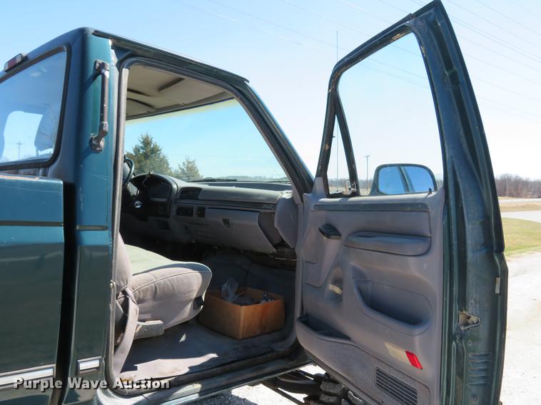 image for item DG3928 1994 Ford F350 XLT pickup truck