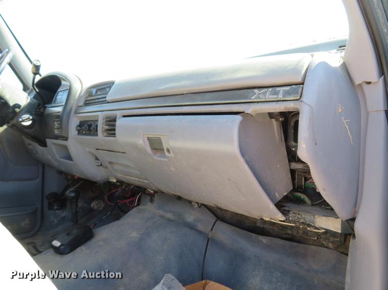 image for item DG3928 1994 Ford F350 XLT pickup truck