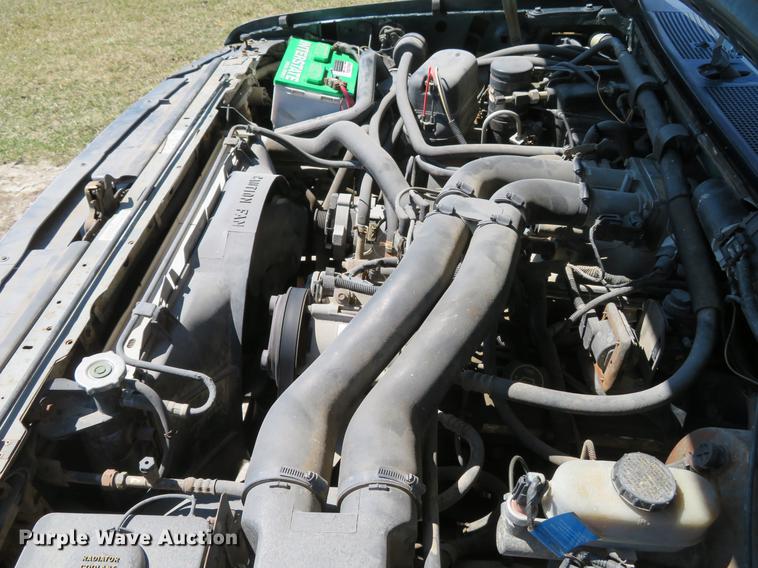 image for item DG3928 1994 Ford F350 XLT pickup truck