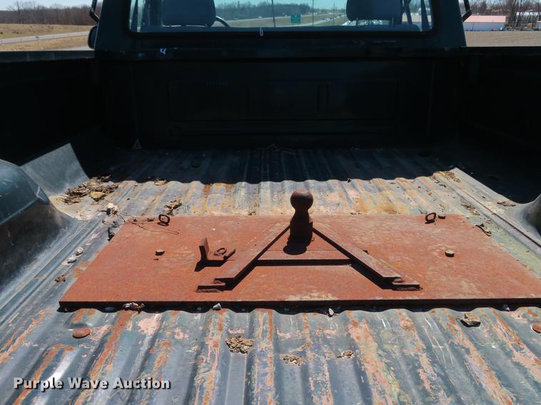 image for item DG3928 1994 Ford F350 XLT pickup truck
