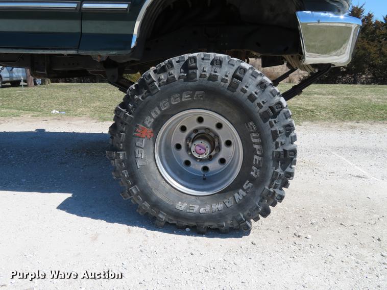 image for item DG3928 1994 Ford F350 XLT pickup truck