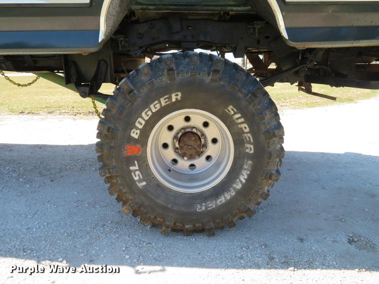 image for item DG3928 1994 Ford F350 XLT pickup truck