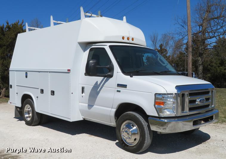 image for item DG3930 2015 Ford E350 Super Duty utility van