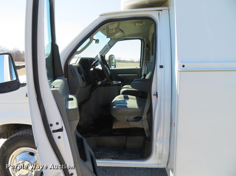 image for item DG3930 2015 Ford E350 Super Duty utility van