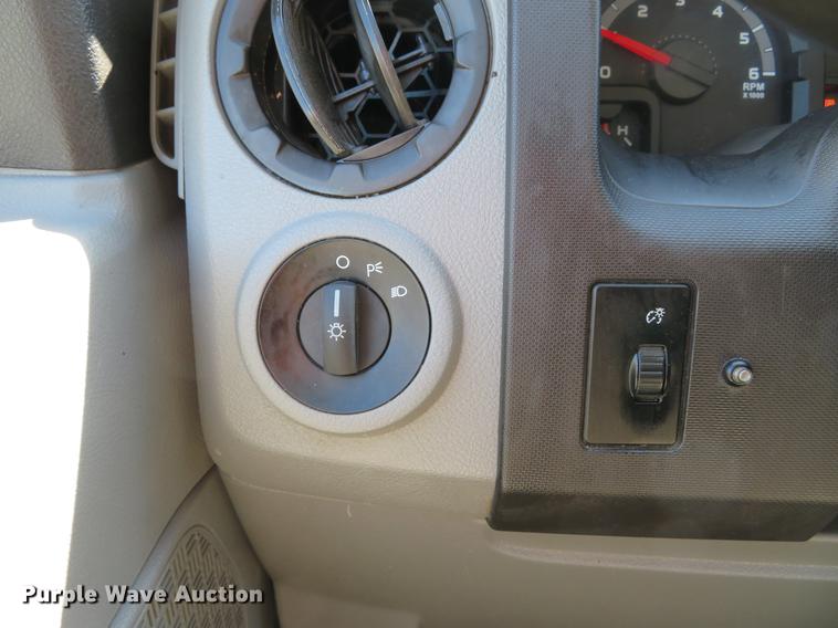 image for item DG3930 2015 Ford E350 Super Duty utility van
