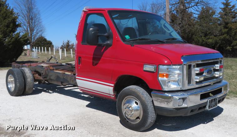 image for item DG3931 2008 Ford E450 cab and chassis