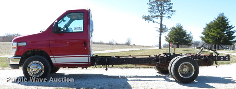 image for item DG3931 2008 Ford E450 cab and chassis