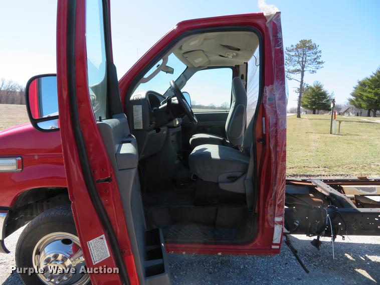 image for item DG3931 2008 Ford E450 cab and chassis