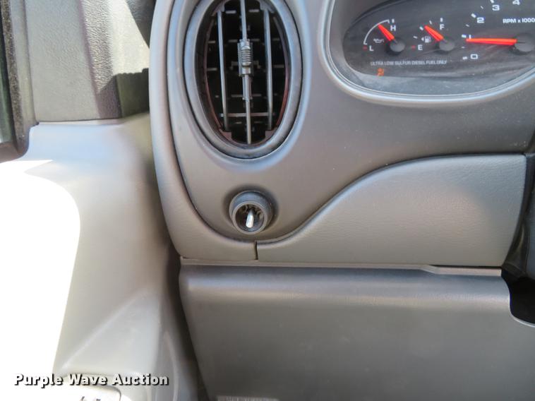 image for item DG3931 2008 Ford E450 cab and chassis