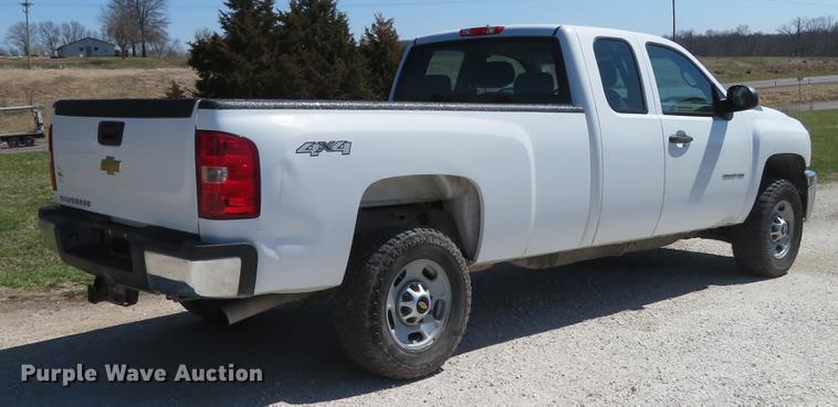 image for item DG3932 2011 Chevrolet Silverado 2500HD Ext. Cab pickup truck