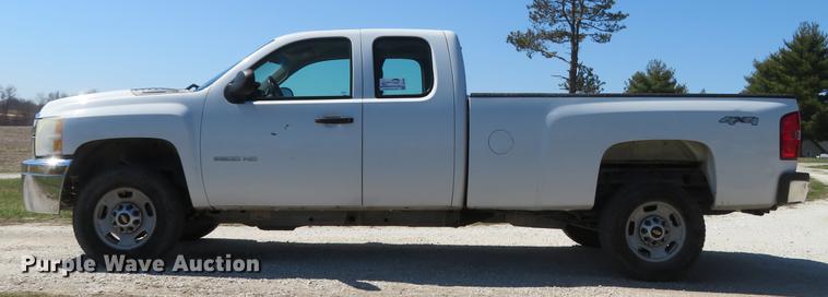 image for item DG3932 2011 Chevrolet Silverado 2500HD Ext. Cab pickup truck