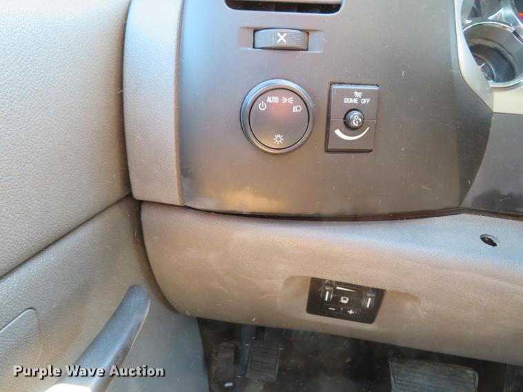 image for item DG3932 2011 Chevrolet Silverado 2500HD Ext. Cab pickup truck