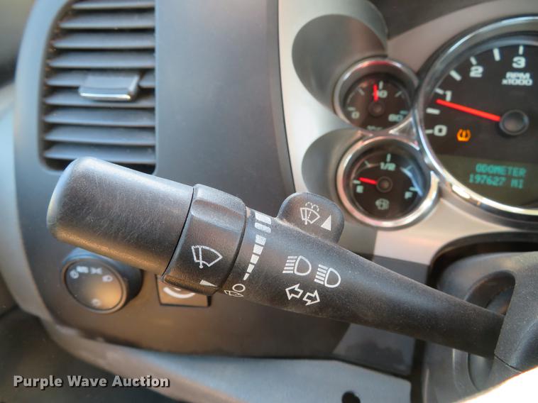 image for item DG3932 2011 Chevrolet Silverado 2500HD Ext. Cab pickup truck