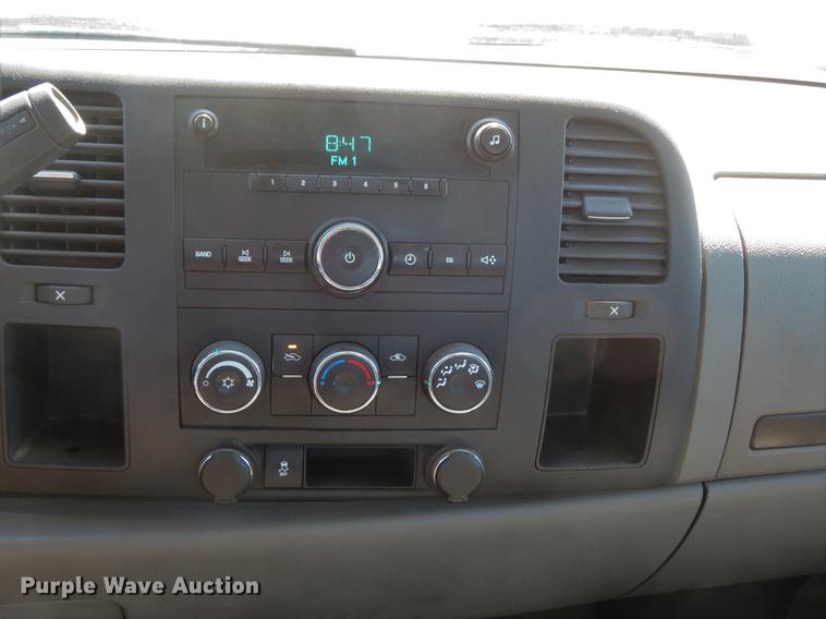 image for item DG3932 2011 Chevrolet Silverado 2500HD Ext. Cab pickup truck