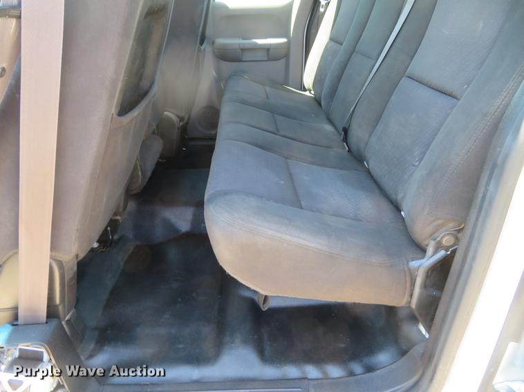 image for item DG3932 2011 Chevrolet Silverado 2500HD Ext. Cab pickup truck