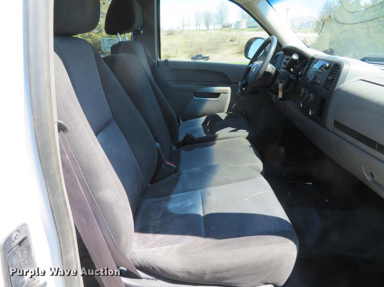 image for item DG3932 2011 Chevrolet Silverado 2500HD Ext. Cab pickup truck