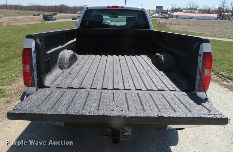 image for item DG3932 2011 Chevrolet Silverado 2500HD Ext. Cab pickup truck