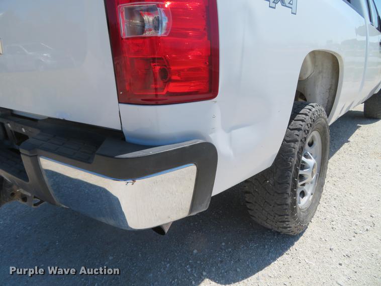 image for item DG3932 2011 Chevrolet Silverado 2500HD Ext. Cab pickup truck