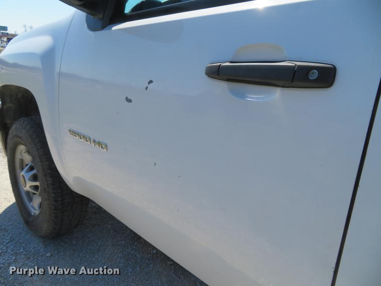 image for item DG3932 2011 Chevrolet Silverado 2500HD Ext. Cab pickup truck