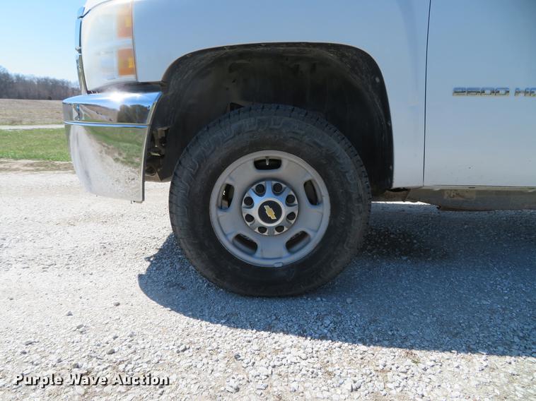 image for item DG3932 2011 Chevrolet Silverado 2500HD Ext. Cab pickup truck