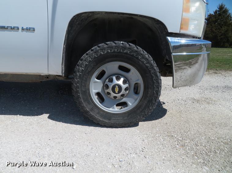 image for item DG3932 2011 Chevrolet Silverado 2500HD Ext. Cab pickup truck