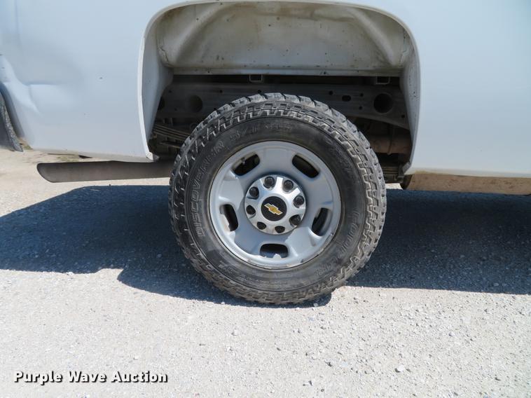 image for item DG3932 2011 Chevrolet Silverado 2500HD Ext. Cab pickup truck