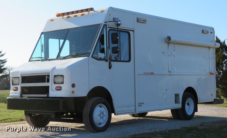 image for item DG3940 2001 Freightliner MT45 delivery truck