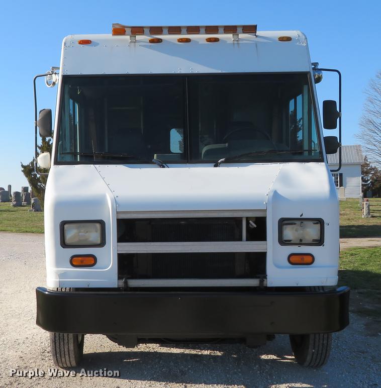 image for item DG3940 2001 Freightliner MT45 delivery truck